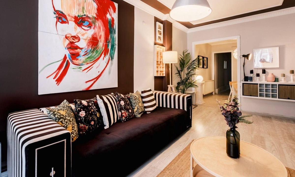 Harbiye Apartment | Vibrant Flat with Balcony 6 min to City Nisantasi