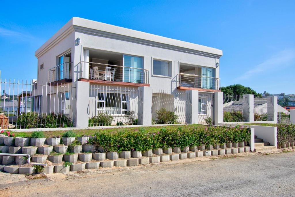 Robberg Beach Villa | Villa off Beachy Head Drive