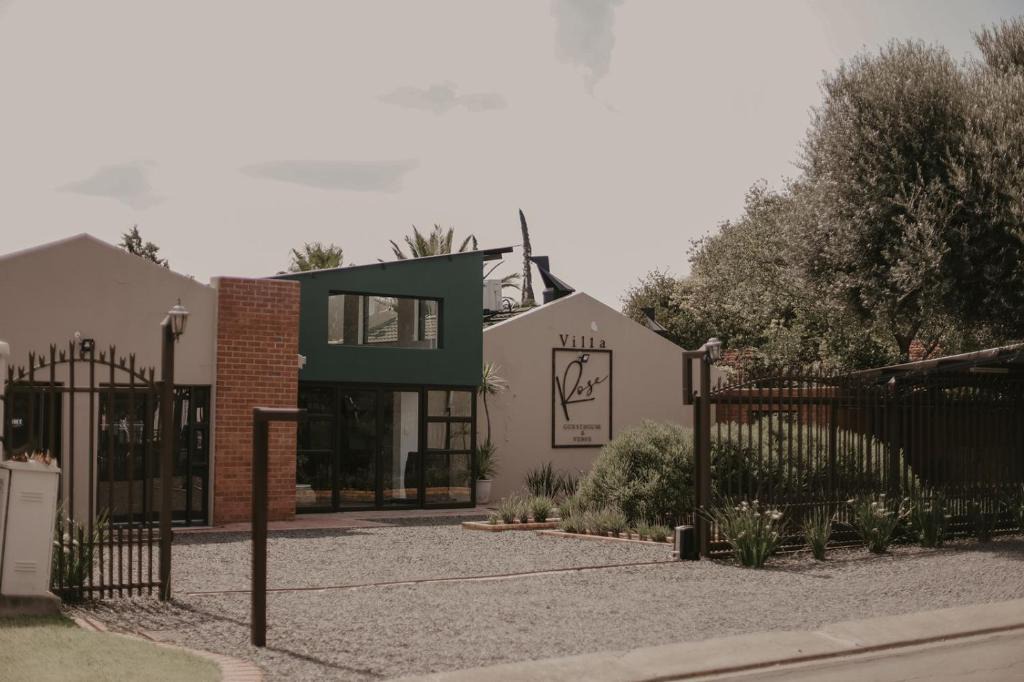 Universitas House | Villa Rose Guesthouse & Venue