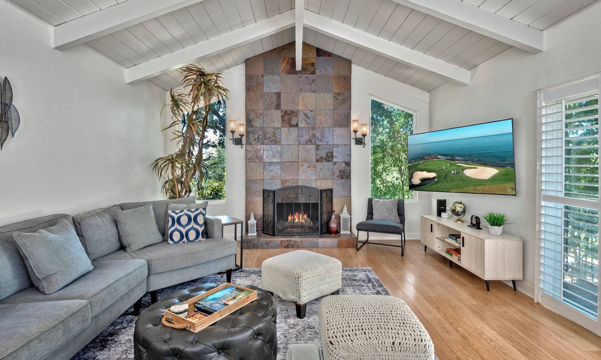 Santa Rosa House | Villa Vino! Spacious 6bd + hot tub in wine country