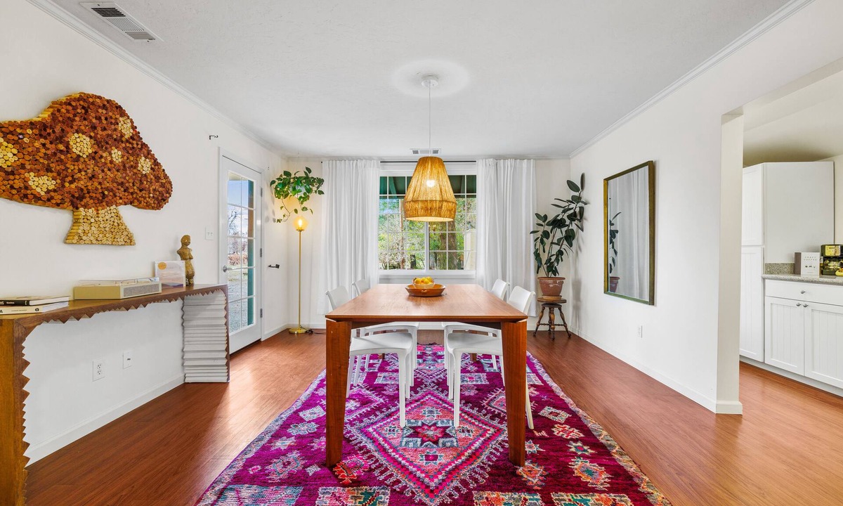 Calistoga Cottage | Vineyard View Home + Complimentary Wine Tasting