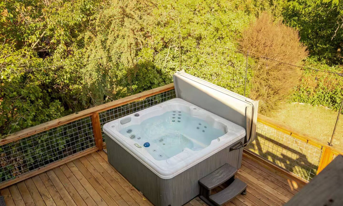 Hacienda House | Vino Rio: Wine Country Hot Tub Russian River