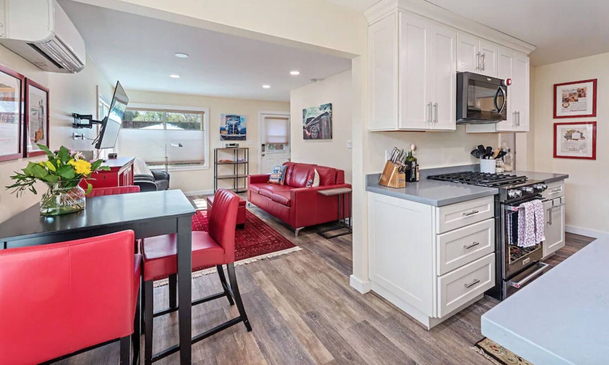 Montgomery Village House | Vintage 2 Bedroom, Proctor Terrace