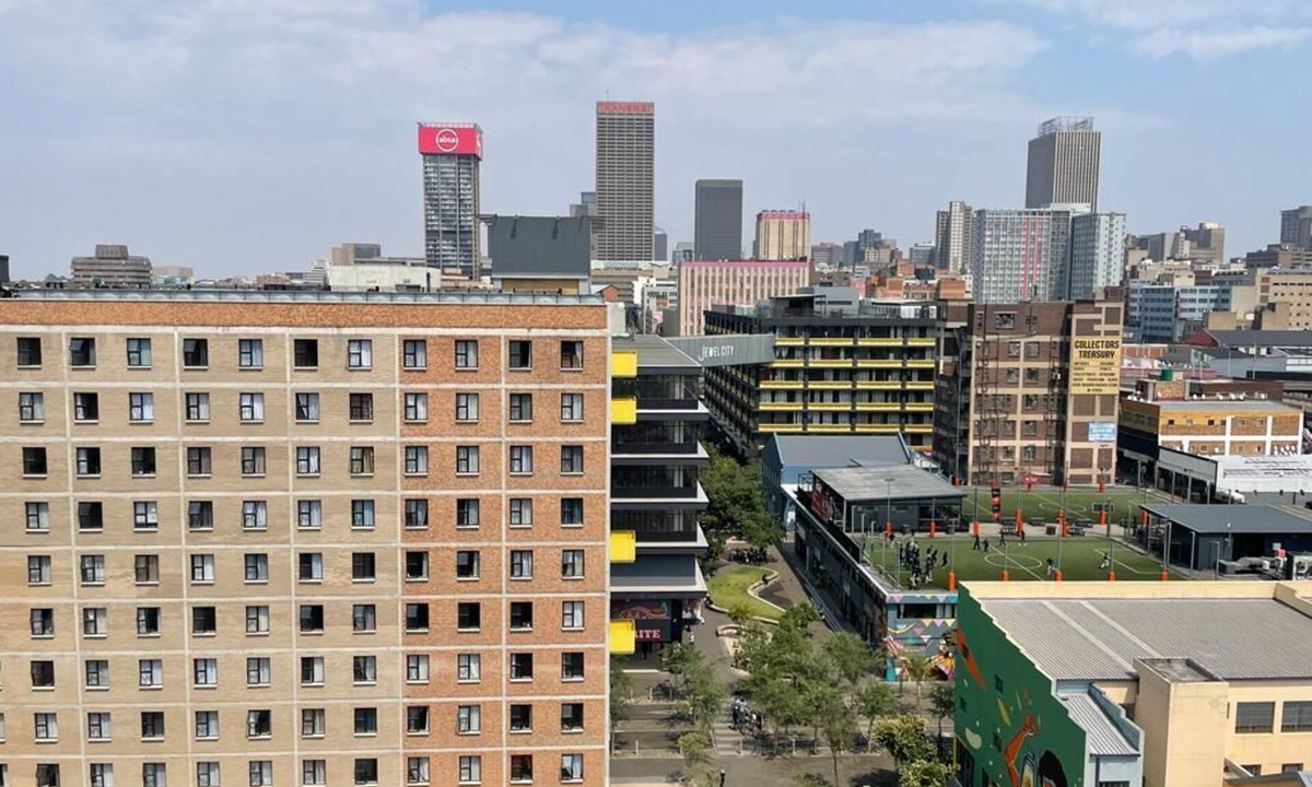 Downtown Johannesburg Apartment | Virbrant, Maboneng apartment - in the art district
