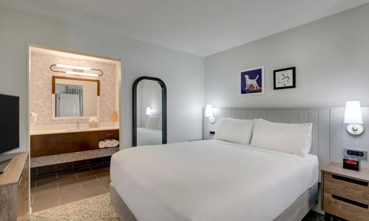 Sunnyvale Hotel | Visit Peralta Adobe Fallon House Historic Site! Pet-friendly, Swimming Pool!