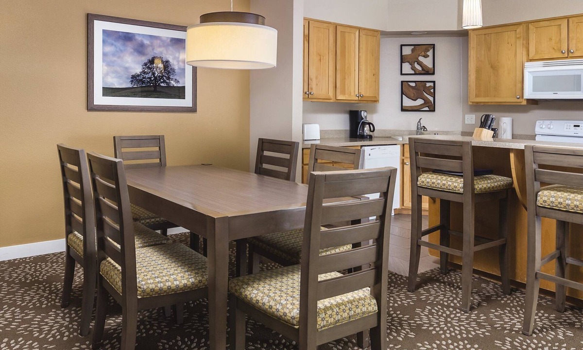 Windsor Resort | Visit the Russian River Valley in style!