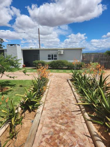 Oudtshoorn Apartment | Volgenoeg Self Catering Cottage