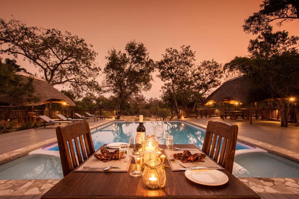 Thorny Bush Game Reserve Hotel | Vuyani River Lodge
