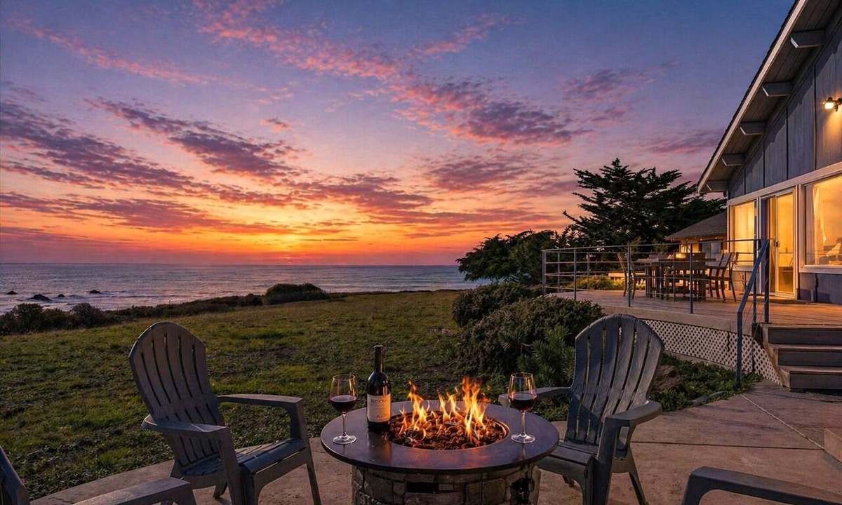 Sereno del Mar House | Walk to Beach! Sonoma Coast~Game Room & Dog~Friendly~Bodega Bay Beach House