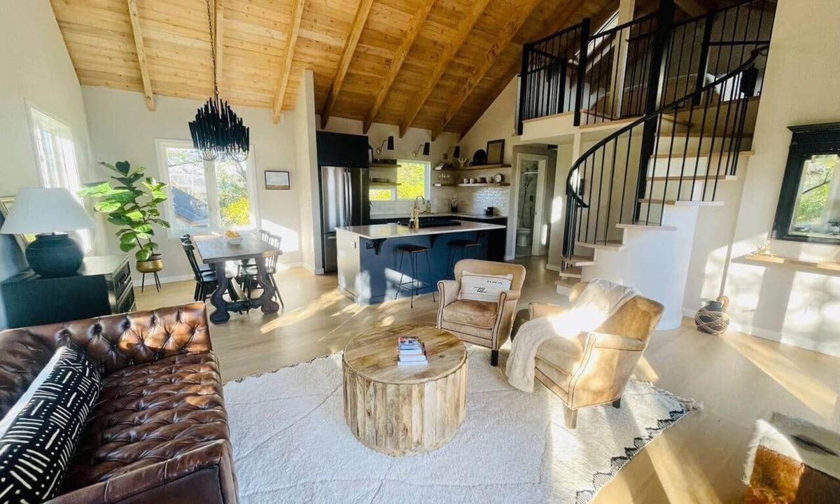Freestone House | Walk to Downtown Sebastopol * Luxe Vacation Living