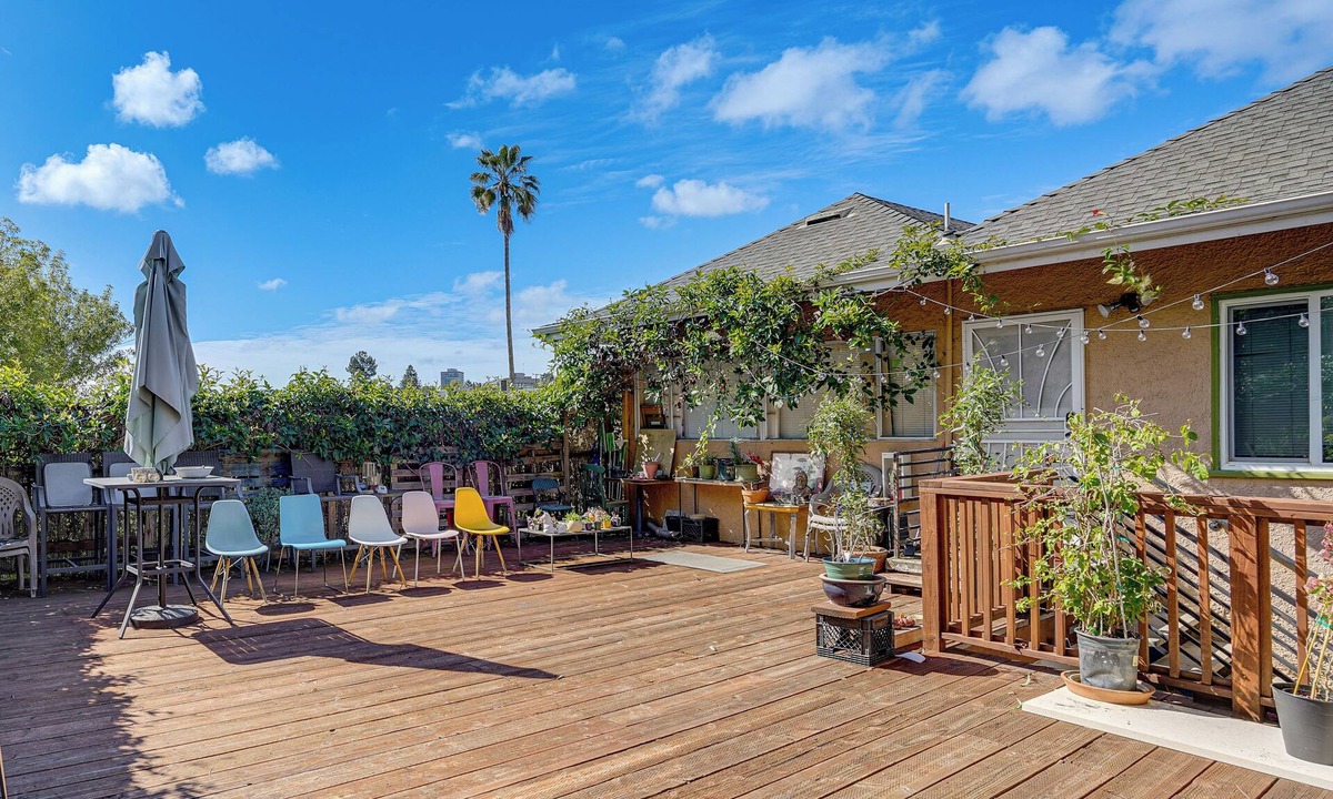 Grand Lake Apartment | Walkable Dtwn Oakland Apt w/Shared Rooftop!