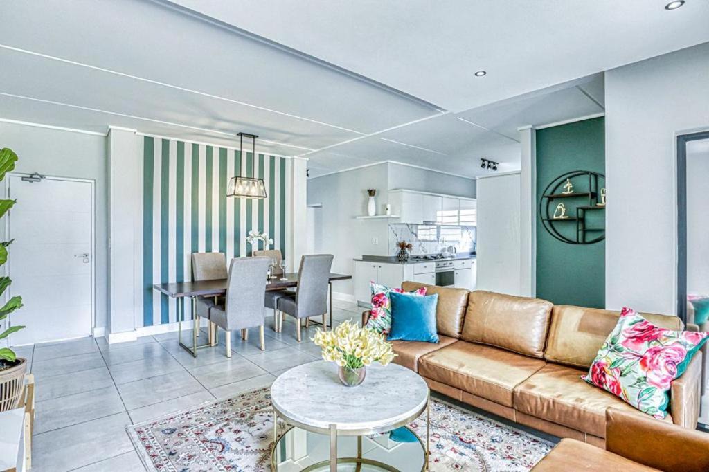 Greater Johannesburg Metropolitan Area Apartment | Waterfall luxury apartment