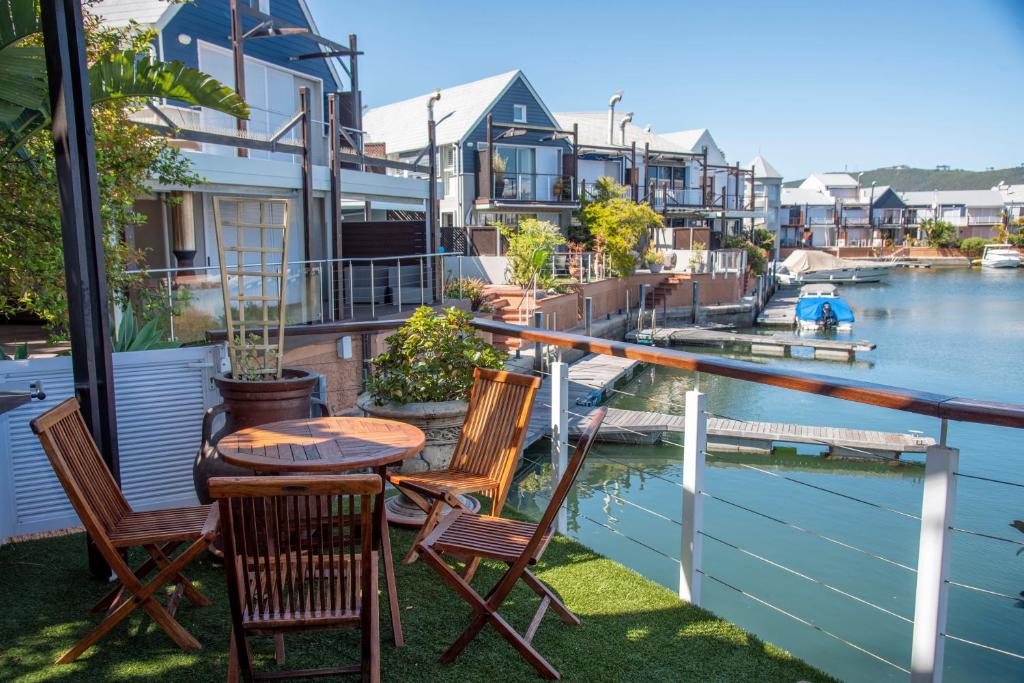 Waterfront House | WATERFRONT 2 Bed Home with mooring at Knysna Quays