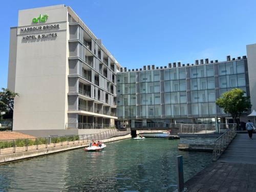 Victoria and Alfred Waterfront Apartment | Waterfront Canal Stunning Apartment