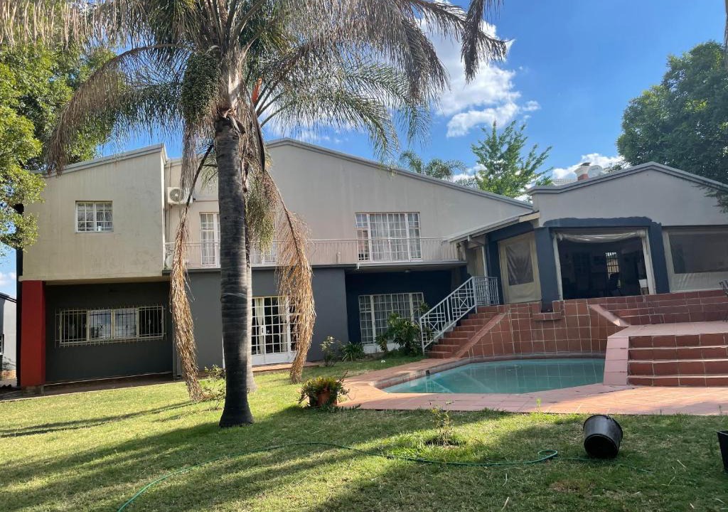 Pretoria House | Waterkloof Ridge, Pretoria. Mini mansion