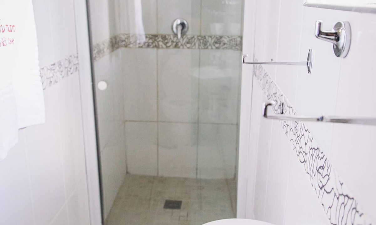 Komani Bed & Breakfast | We are a modern,upmarket,spacious,AA Recommended. 3 star accommodation.