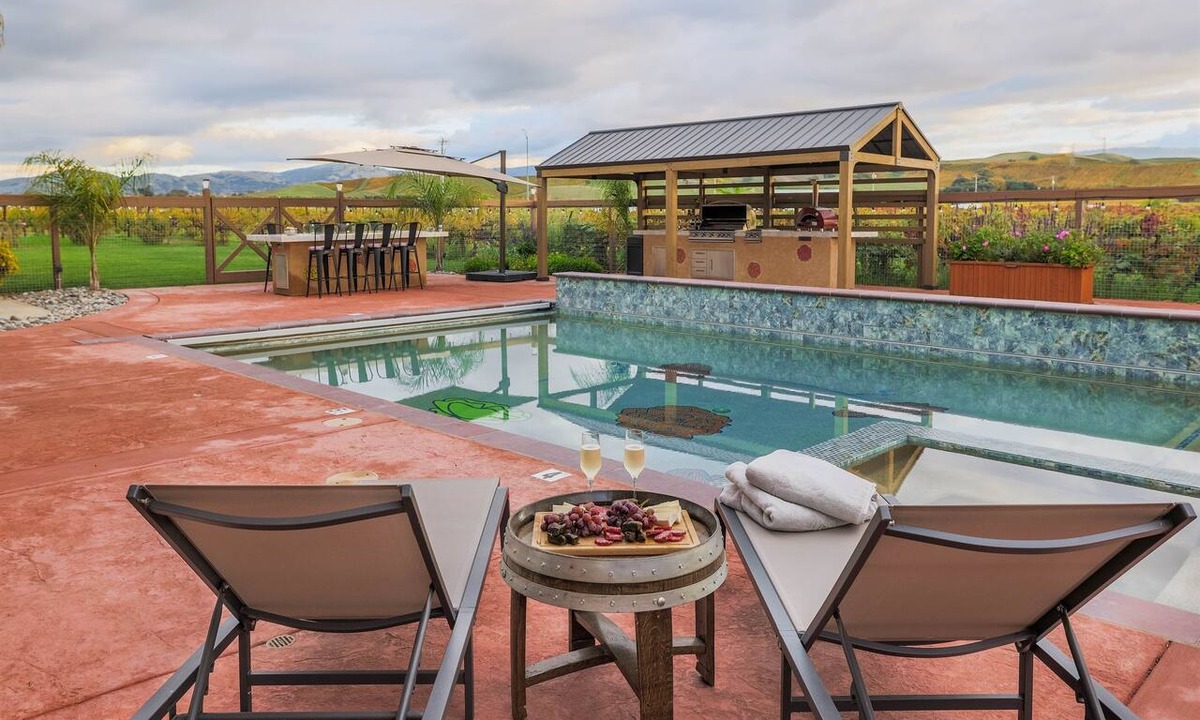 Livermore House | Wedding & Event-Friendly | Group Estate with Pool