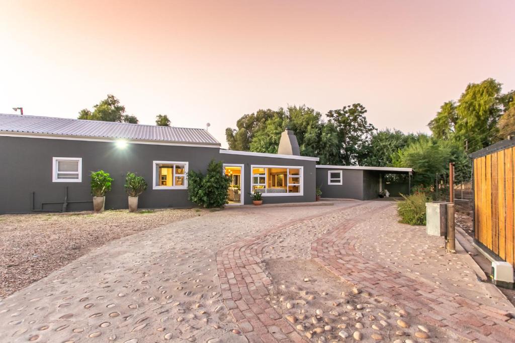 Oudtshoorn Apartment | Welgeluk Cottage