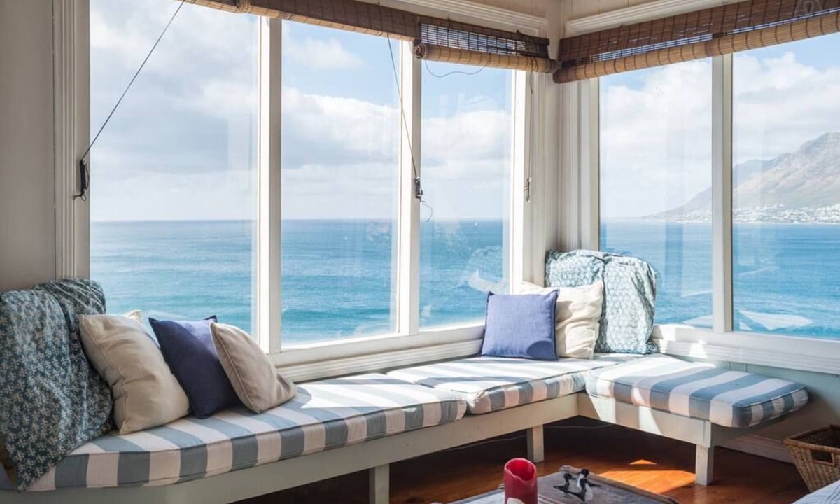 Fish Hoek Cottage | Whale Cove Cottage - Watch the ocean from your bed