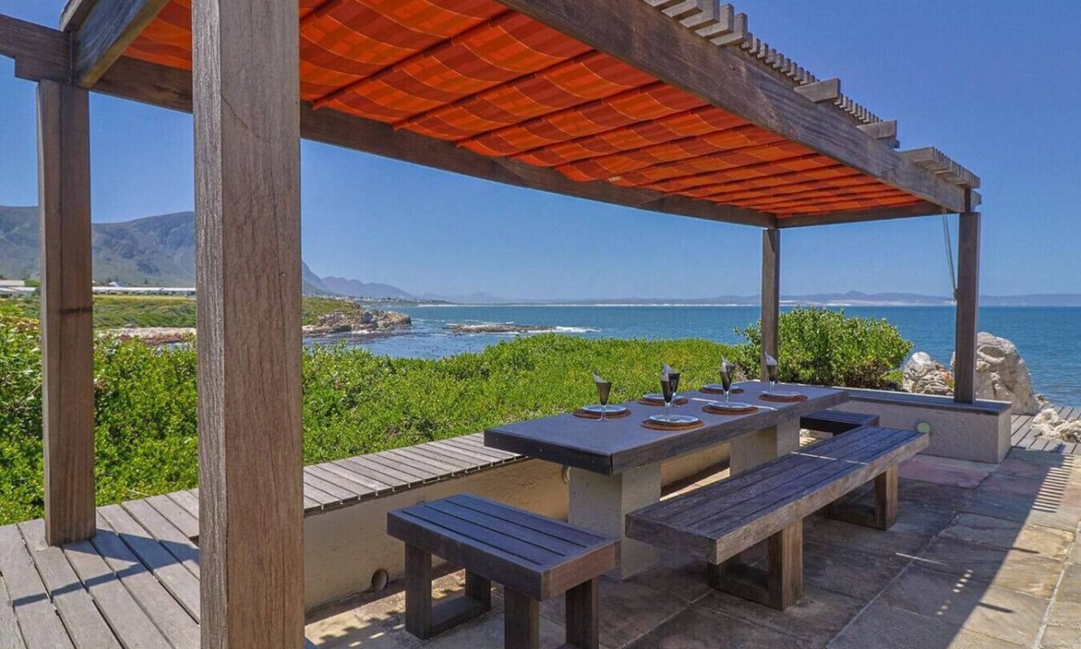 Hermanus Villa | Whalehaven Villa | Oceanfront bliss with pool