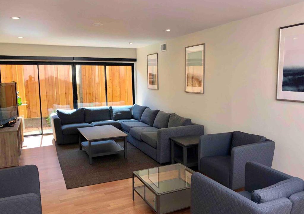 San Bruno House | Whole bright house 6BR 2BA Wifi Parking SFO 8 min