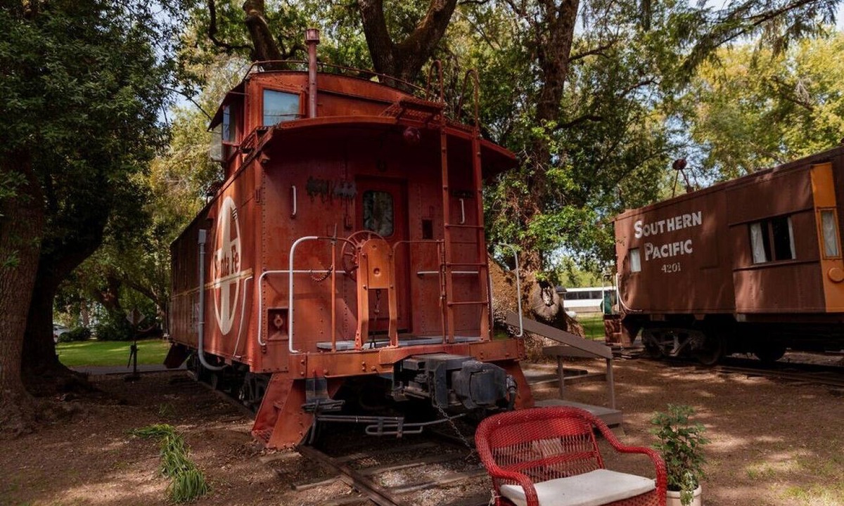 Nice House | Wild Wild West Railroad Caboose Cabin