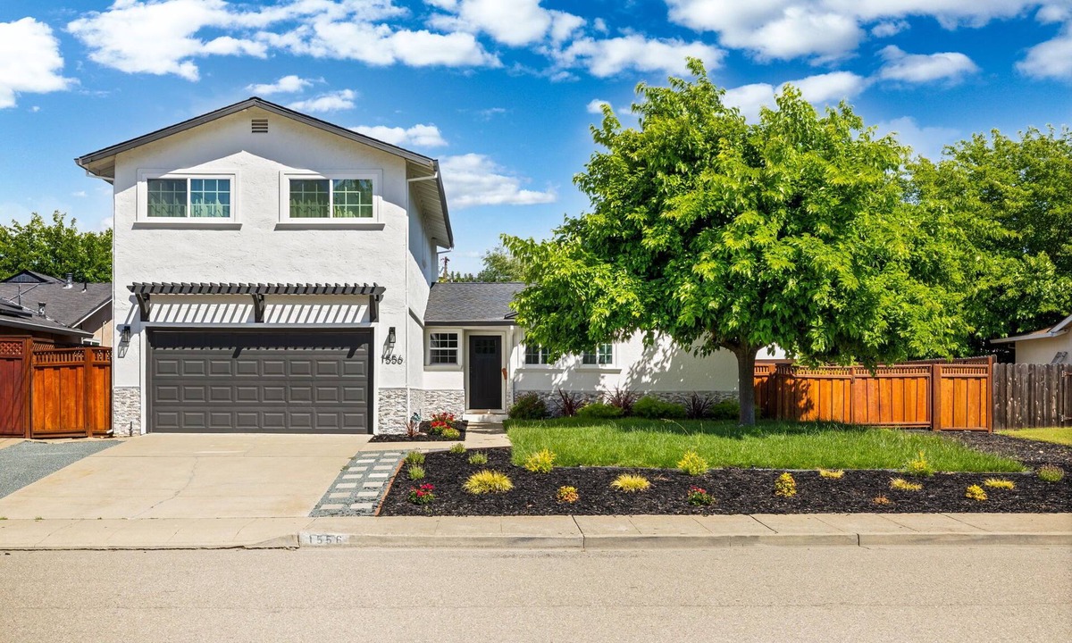 Livermore House | Wine Country Escape - Hot Tub, Pool Table, Sleeps 12