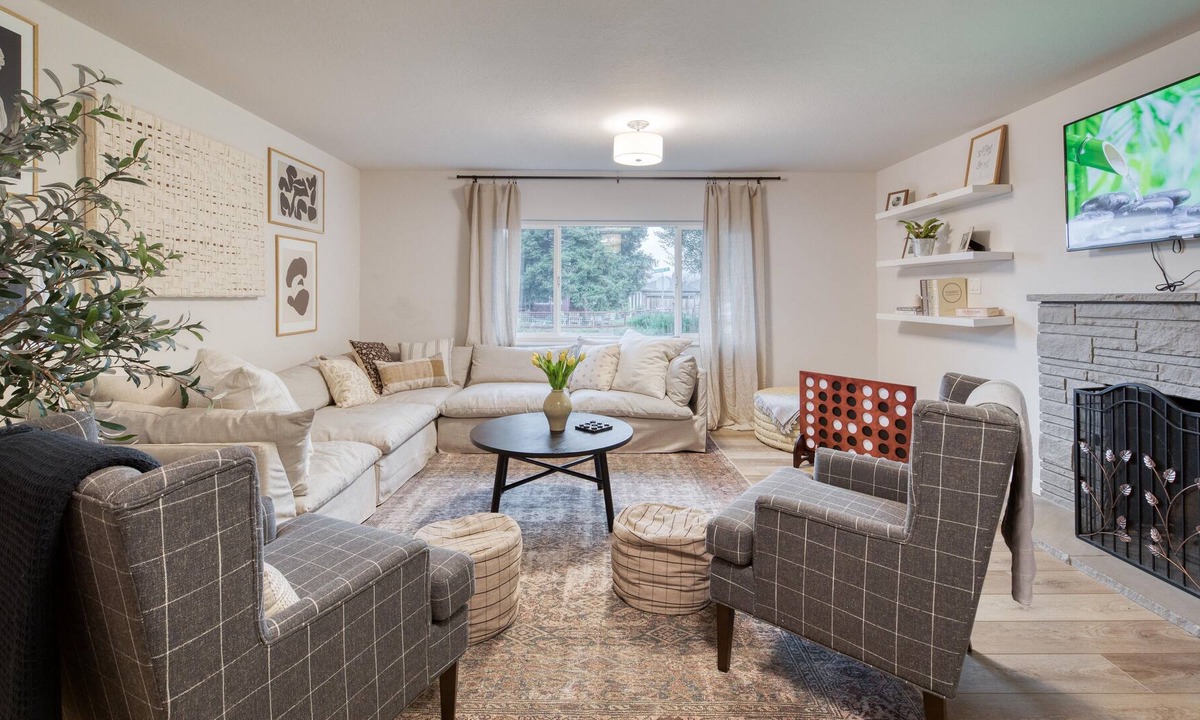 Bennett Valley House | Wine Meets Luxury: 5BR, 2 Living Rooms, Pool, BBQ, Sleeps 10, EV Charger