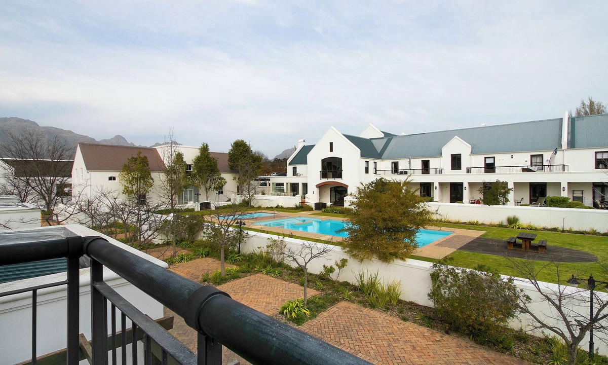 Stellenbosch Villa | Winelands Golf Lodges 12