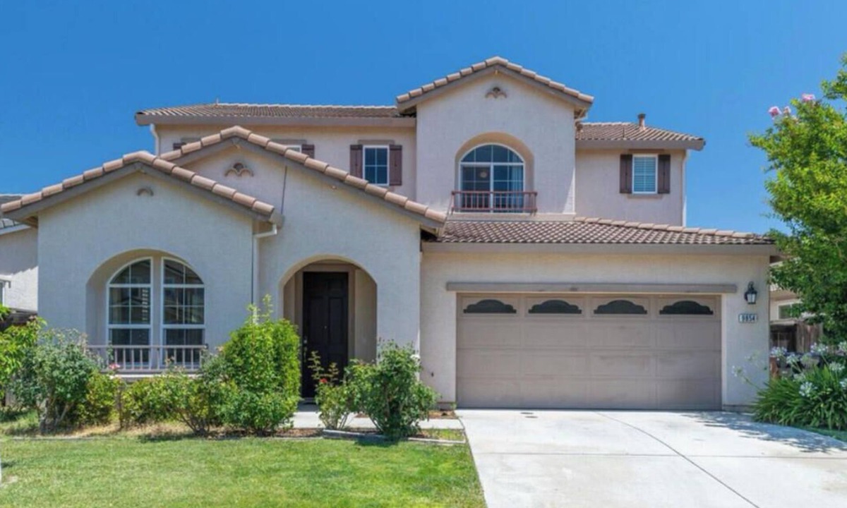 Elk Grove House | Wonderful convenience 4-bedroom house in nice safe neighborhood in Elk Grove, Ca