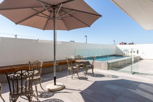 Cape Town City Centre Apartment | Woodstock: Studio Aprt with Secure Parking