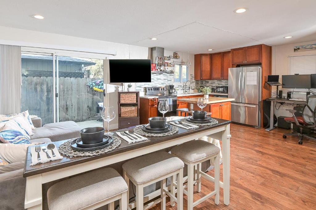 San Jose House | Work and Gym Hideaway