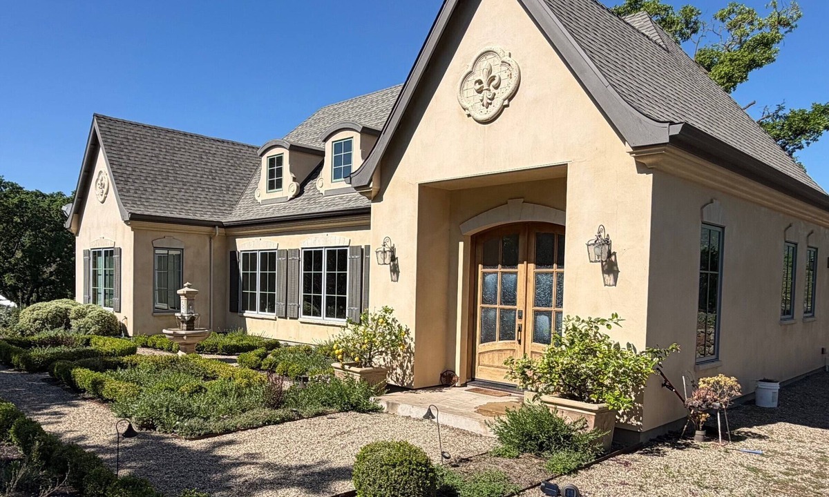 Sonoma House | WOW! A little bit of France.in Sonoma!