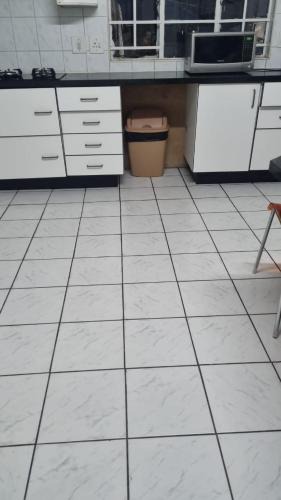 Greater Johannesburg Metropolitan Area House | YELLOW STARS GUESTHOUSE 1hr 2hrs Day Rest