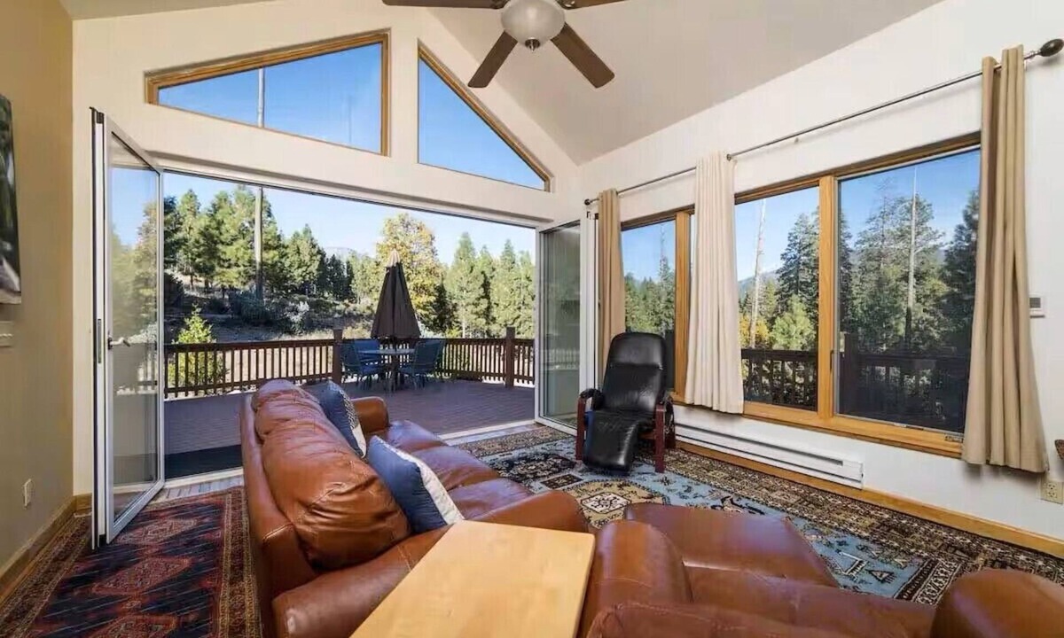 Foresta House | Yosemite Valley Retreat with BBQ, Full Kitchen & 2 Queen Beds