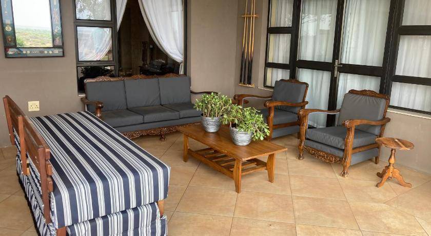 Mookgopong Villa | Villa ∙ 5 bedrooms ∙ 11 guests