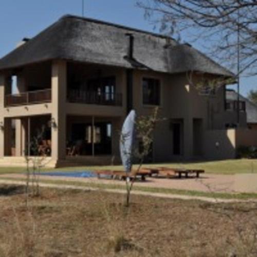 Leeupoort Villa | Zebula Golf and Wildlife Estate - Squirrel Pandemonium Pax 12 - Moi Signature Luxury villa