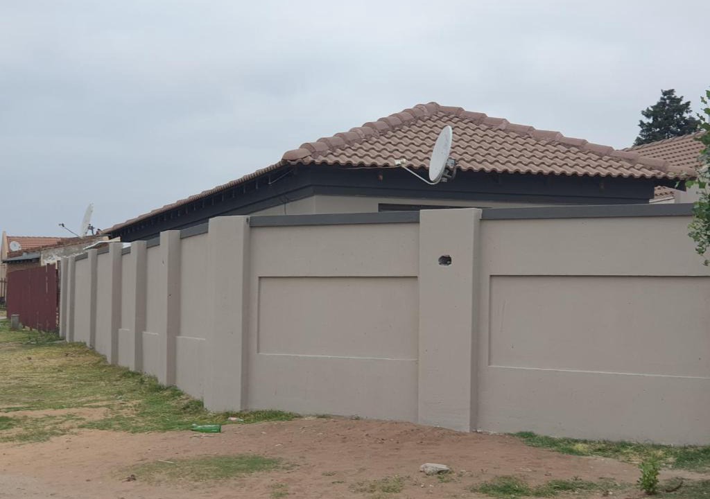 Embalenhle Apartment | Zondile's guest lodge