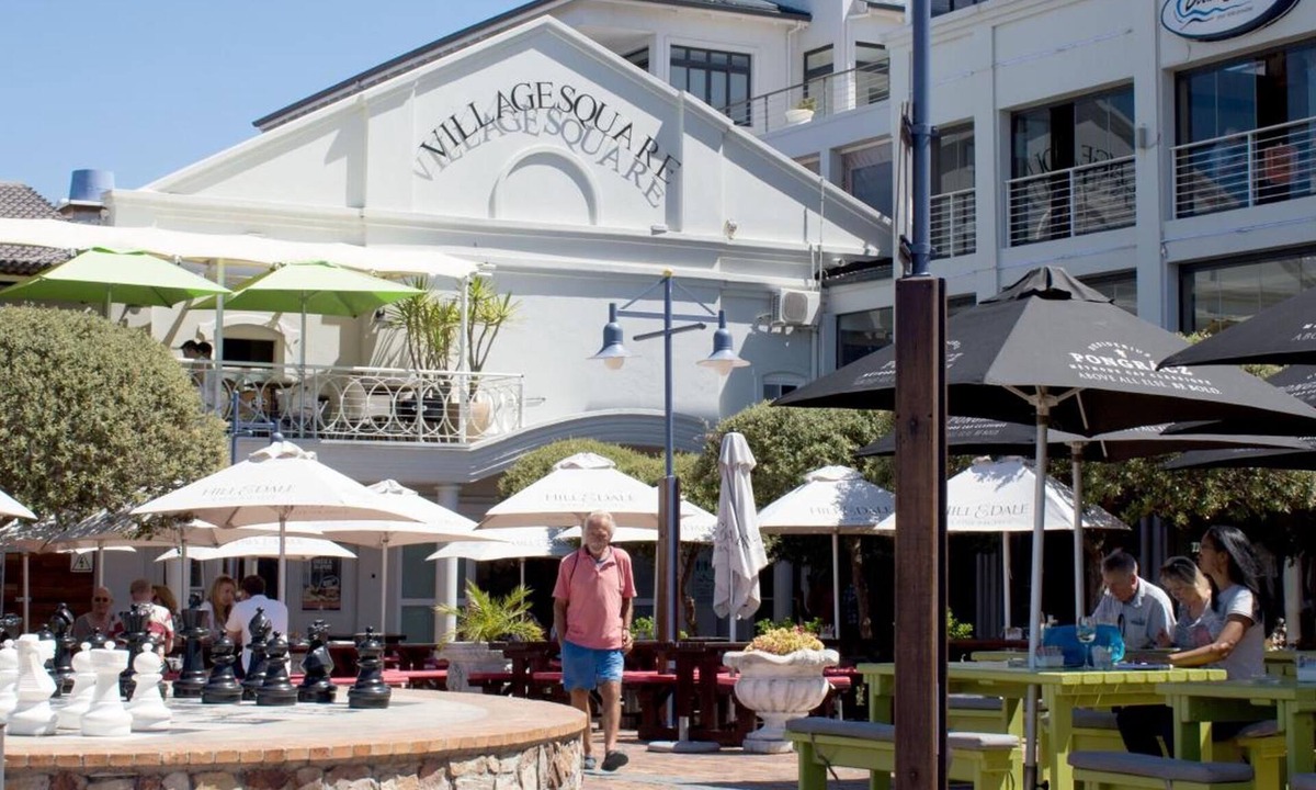 Hermanus City-Centre Hostel | Zzzone Boutique Hostel