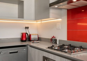 2 Bed Modern Living - Two Bedroom Apartment, Sleeps 4