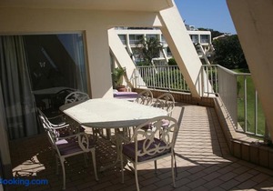 22 Kyalanga Beachfront Apartment