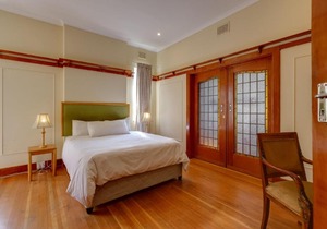 51 on York Unit 1 with PRIVATE Bathroom
