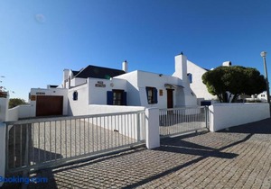 Baywatch Paternoster - The Cottage