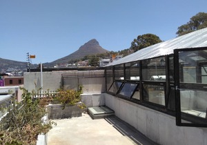 Bokaap Eco-apartment with views of the Mother City & Table Mountain