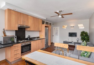 Central Apartment With Incredible Mountain Views