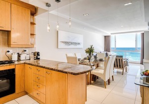Clifton Apartment w Direct Beach Access Marella