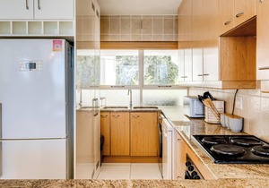 Clifton Apartment w Direct Beach Access Marella