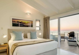 Clifton Beach Bungalow w/Views (Bungalow on 4th)
