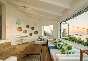 Clifton Beach Bungalow w/Views (Bungalow on 4th)