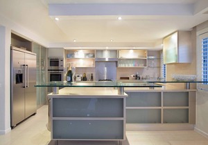 Clifton Views - Elegant Apt with pool & sea views
